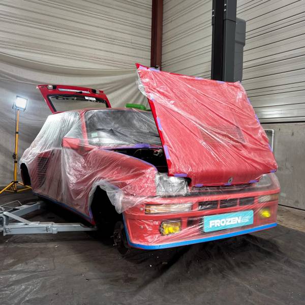 Nettoyage cryogénique baie moteur / moteur / boîte / châssis / passages de roues sur Renault R5 Turbo 2 à Paris