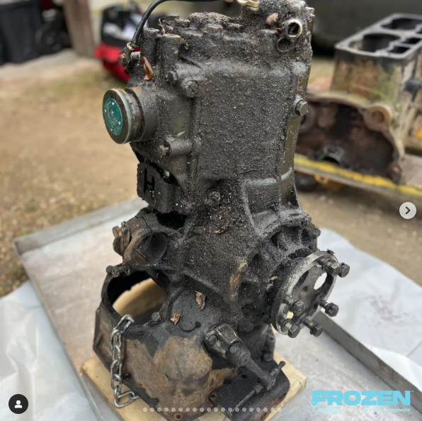 Nettoyage d'une pièce détachée d'un véhicule utilitaire Citroën HY / SM près de Boulogne-Billancourt Hauts-de-Seine