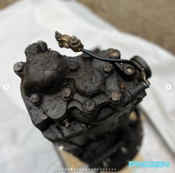 Nettoyage d'une pièce détachée d'un véhicule utilitaire Citroën HY / SM près de Boulogne-Billancourt Hauts-de-Seine