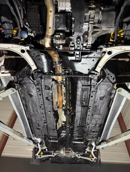 Résultat après traitement châssis Frozen Garage : métal sain et protection anticorrosion.